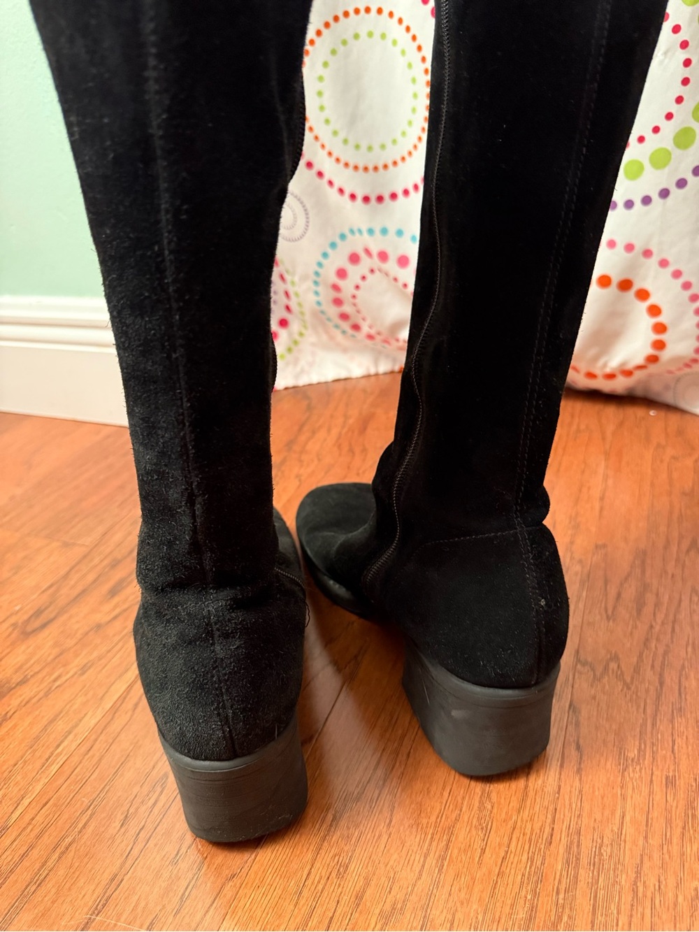 Crown Vintage Black Suede Knee-High Heeled Boots for Women - Picture 3 of 6